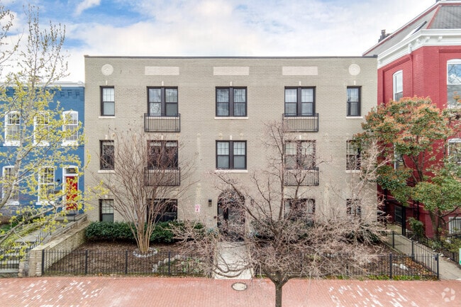 Building Photo - 315 G St NE