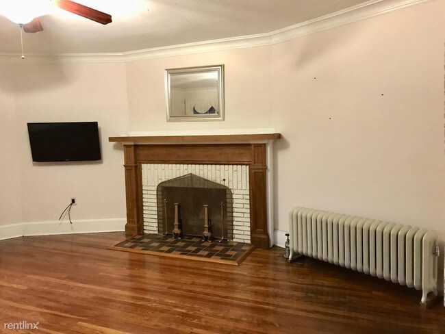 Building Photo - 5 br, 2.5 bath Apartment - 3021 Huntington Ct