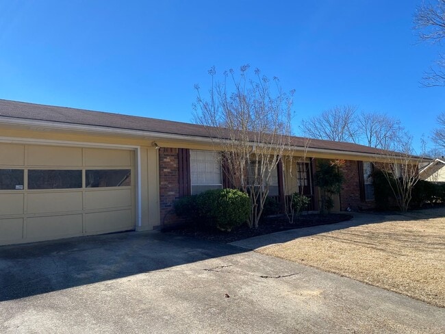 5 BR 3 full BA House - 5 BR 3 full BA House