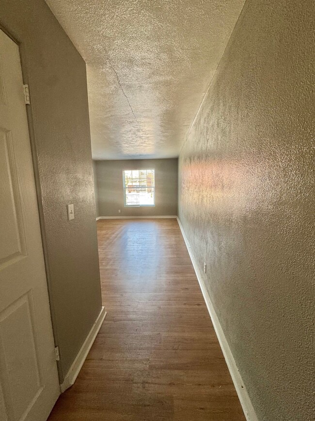 Photo - 2030 NW 25th St (Oklahoma City, OK) Apartment