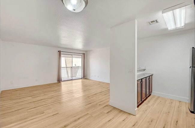 Building Photo - 5273 Indian River Dr