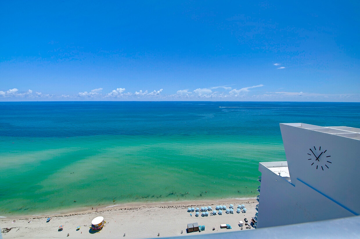 Primary Photo - 6899 Collins Ave