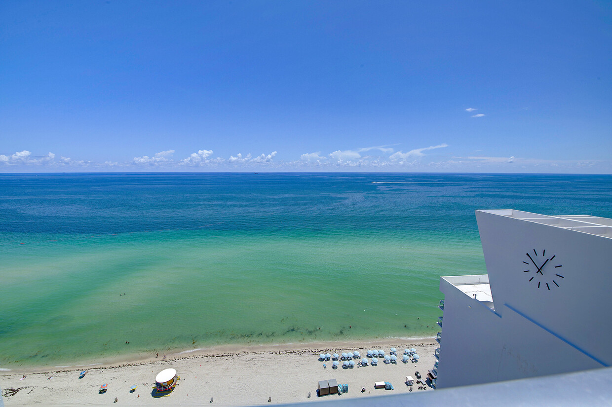 Primary Photo - 6899 Collins Ave