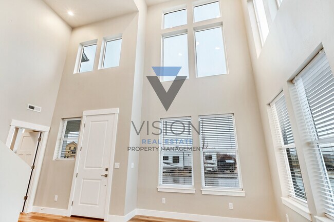 Building Photo - 1098 S High Ridge Dr