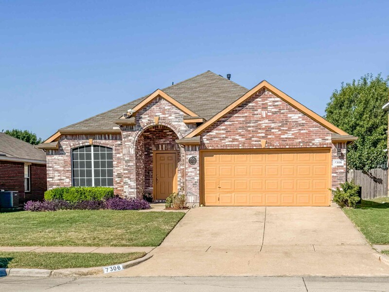 7306 Marsland Ln, Arlington, TX 76001 House Rental in Arlington, TX