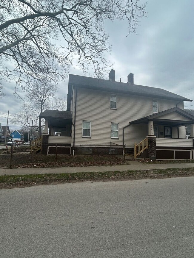 Building Photo - 450 E 109th St.