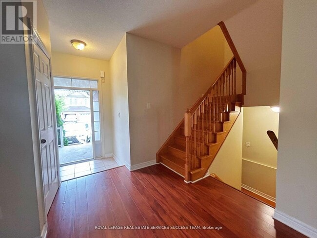 Building Photo - 3366 Stoney Crescent