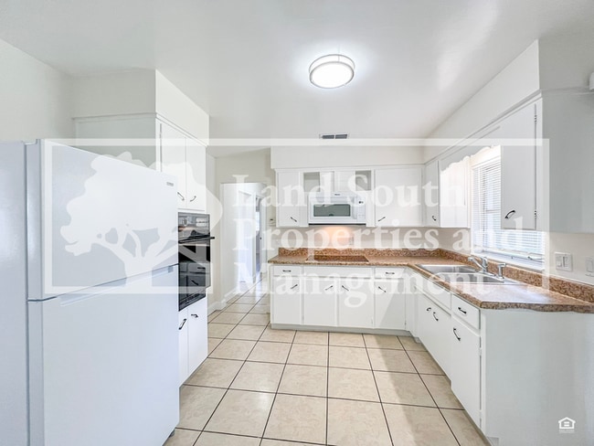 Building Photo - 764 31st Ct NW