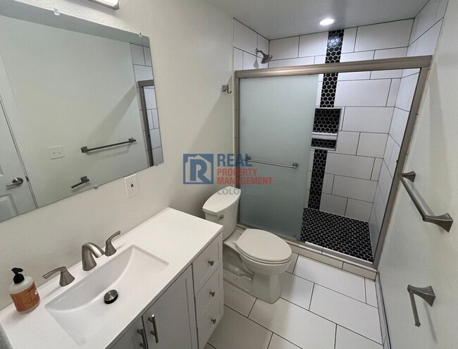 Foto del edificio - 4211 Riverwalk Cir