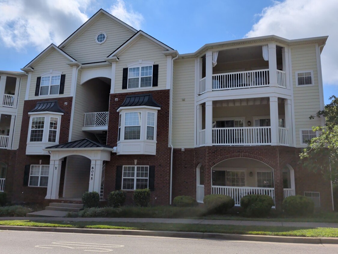 2-Bed/2-Bath condo in Lenox Village. - 2-Bed/2-Bath condo in Lenox Village.