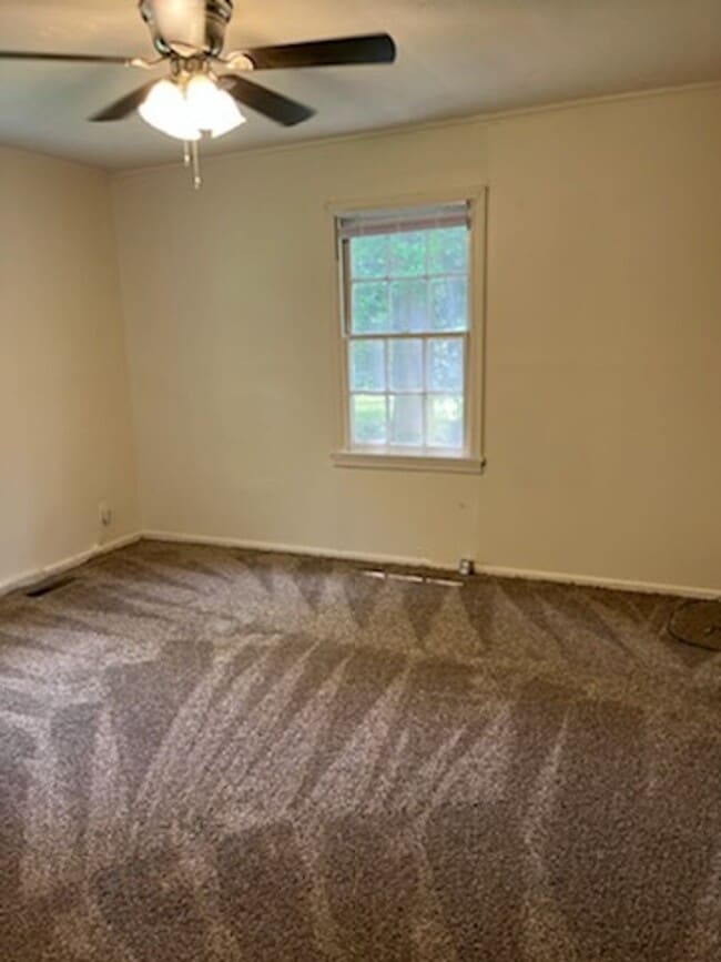 Building Photo - 3908 N Linden Dr