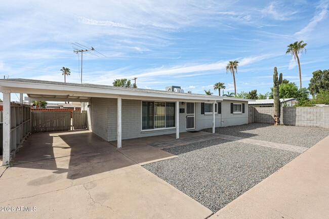Building Photo - 3813 W Meadowbrook Ave