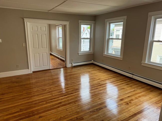 Building Photo - 130 S Elm St