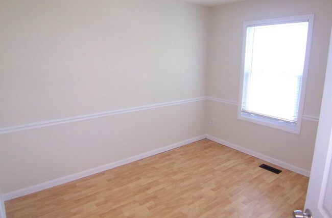 Building Photo - Space and Comfort!