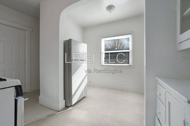 Building Photo - 615 S 38th St