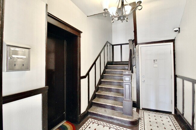 Foto del edificio - 3720 S Indiana Ave