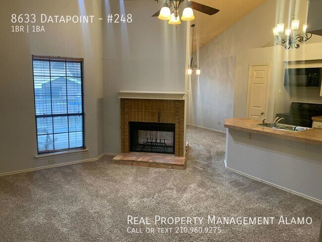 Building Photo - 8633 Datapoint Dr