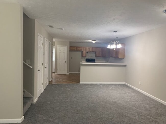 Building Photo - CHARMING 3 BEDROOM 2.5 BATH IN ELLENWOOD, GA!