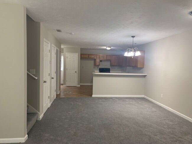 Foto del edificio - CHARMING 3 BEDROOM 2.5 BATH IN ELLENWOOD, GA!
