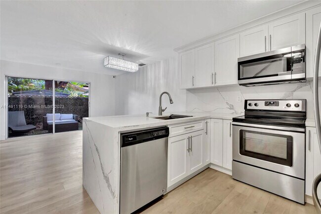 Building Photo - 3130 Bird Ave