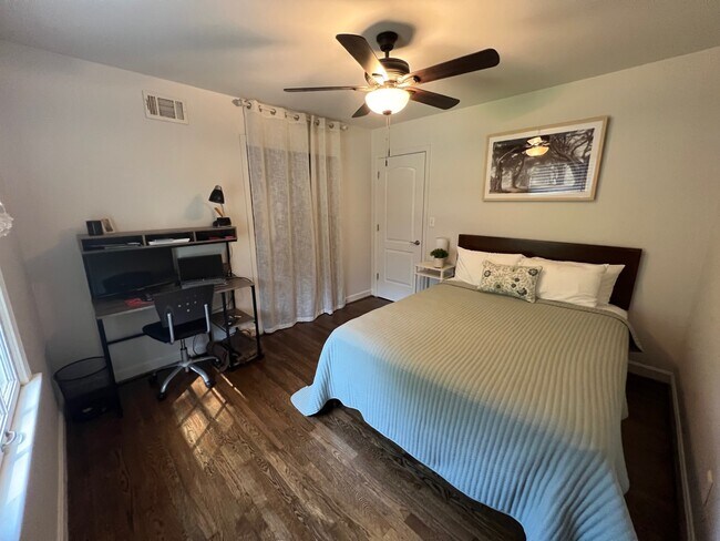 Foto del edificio - 2202 Idlewood Dr