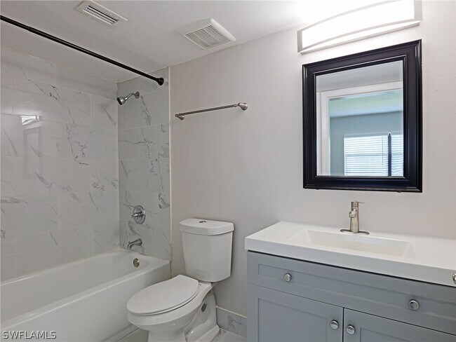 Foto del edificio - 5327 Summerlin Rd