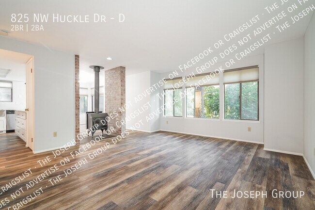 Foto del edificio - 825 NW Huckle Dr