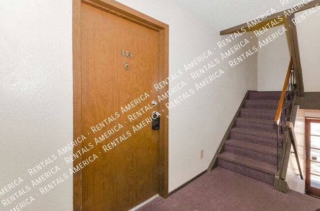 Building Photo - 6332 N Barcelona Ln