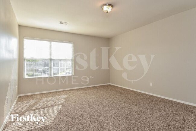 Building Photo - 3912 SE Jack Pine Ct