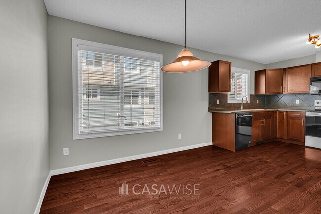 Photo du bâtiment - 655-655 Tamarack Rd NW