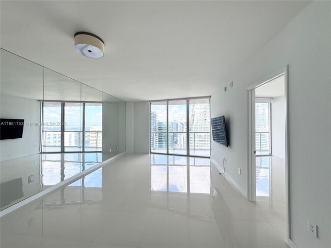 Foto del edificio - 475 Brickell Ave
