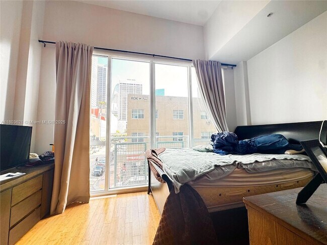 Foto del edificio - 253 NE 2nd St
