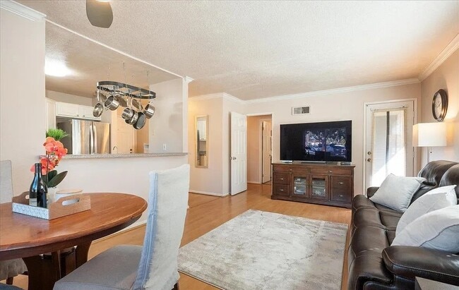 Building Photo - 7525 Charmant Dr