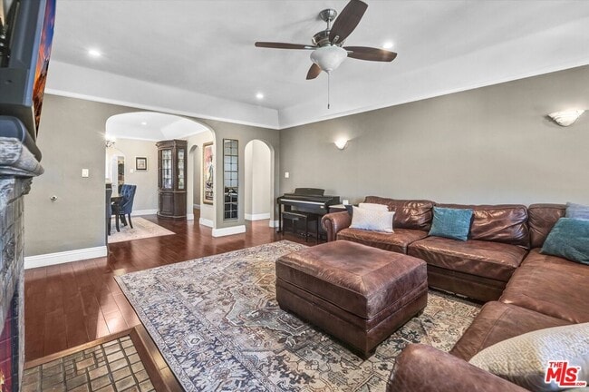 Building Photo - 1111 S Orange Dr