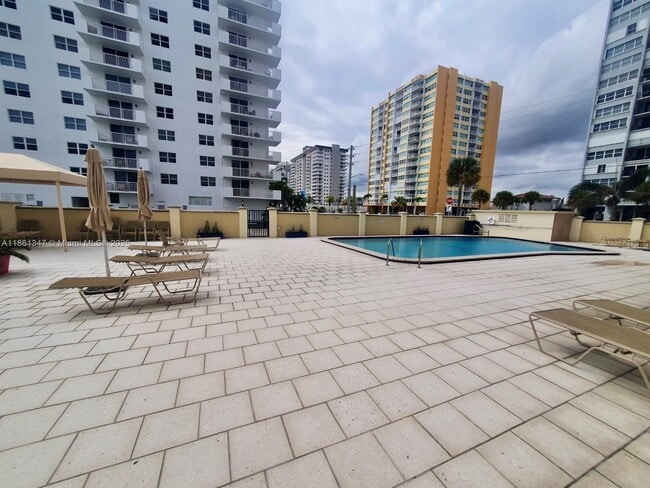 Building Photo - 1501 S Ocean Dr
