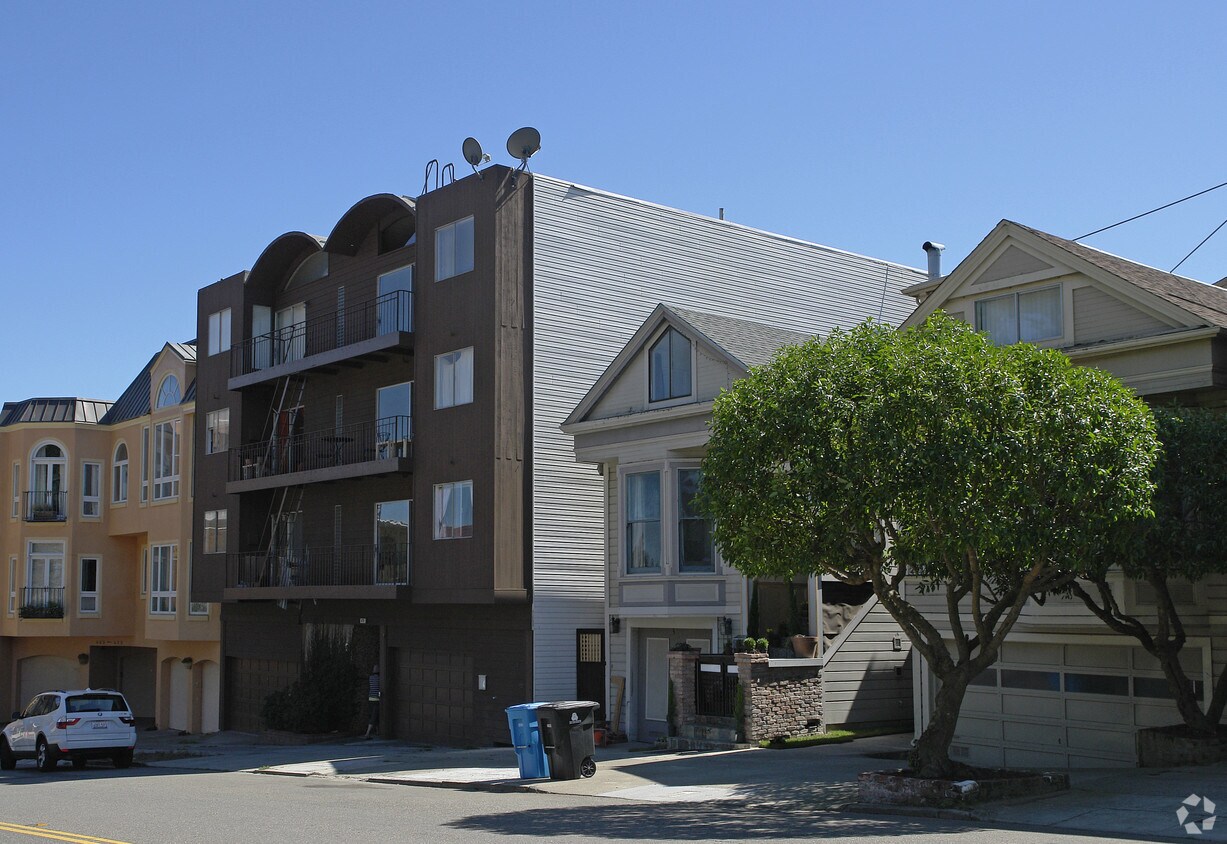 Building Photo - 479 Buena Vista Ave E