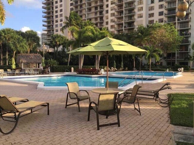 Foto del edificio - 18181 NE 31st Ct