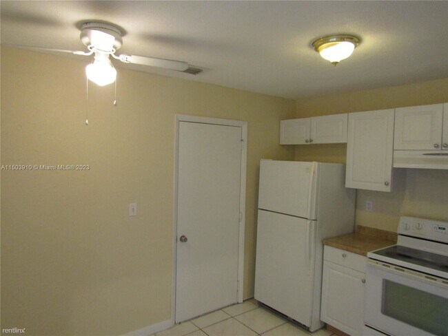 Building Photo - 3 br, 2.5 bath House - 10944 Neptune Dr # 0