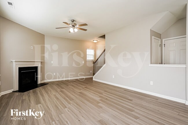 Building Photo - 100 N Great White Way