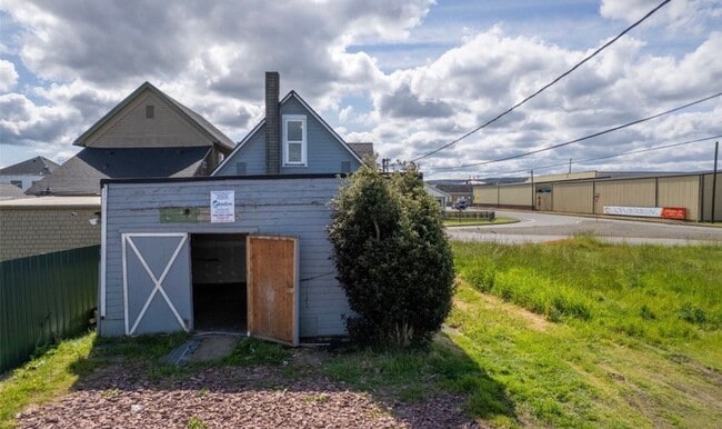 Building Photo - 4bd 1ba Home