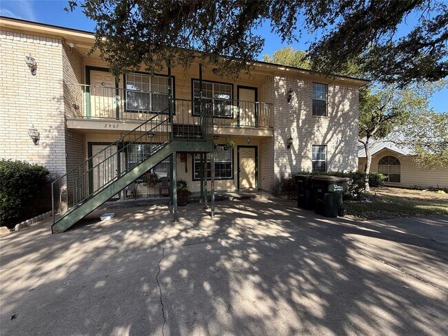Foto del edificio - 2907 Whisper Oaks Ln