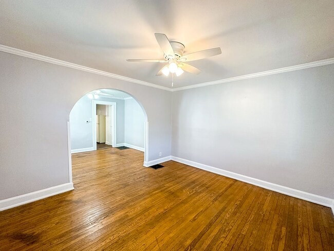 Building Photo - 867-867 N Linwood Ave