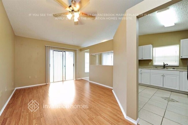 Foto del edificio - 1325 Periwinkle Ct