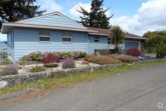 Building Photo - 560 Elm Ave