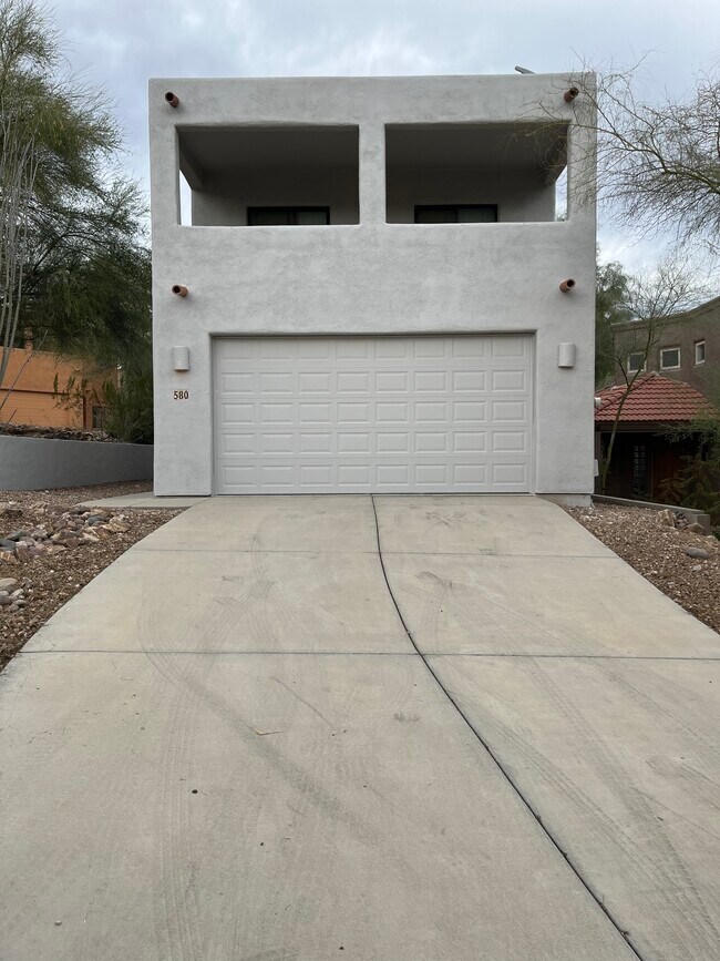 Foto del edificio - 580 S Stephanie Loop