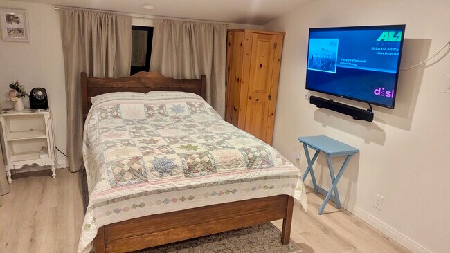 Cama Queen o Twin opcional - 5935 Redondo Dr