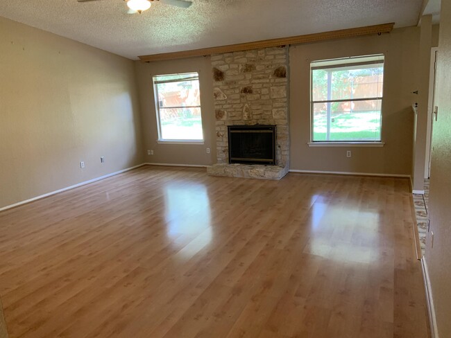 Building Photo - 4610 White Elm Dr