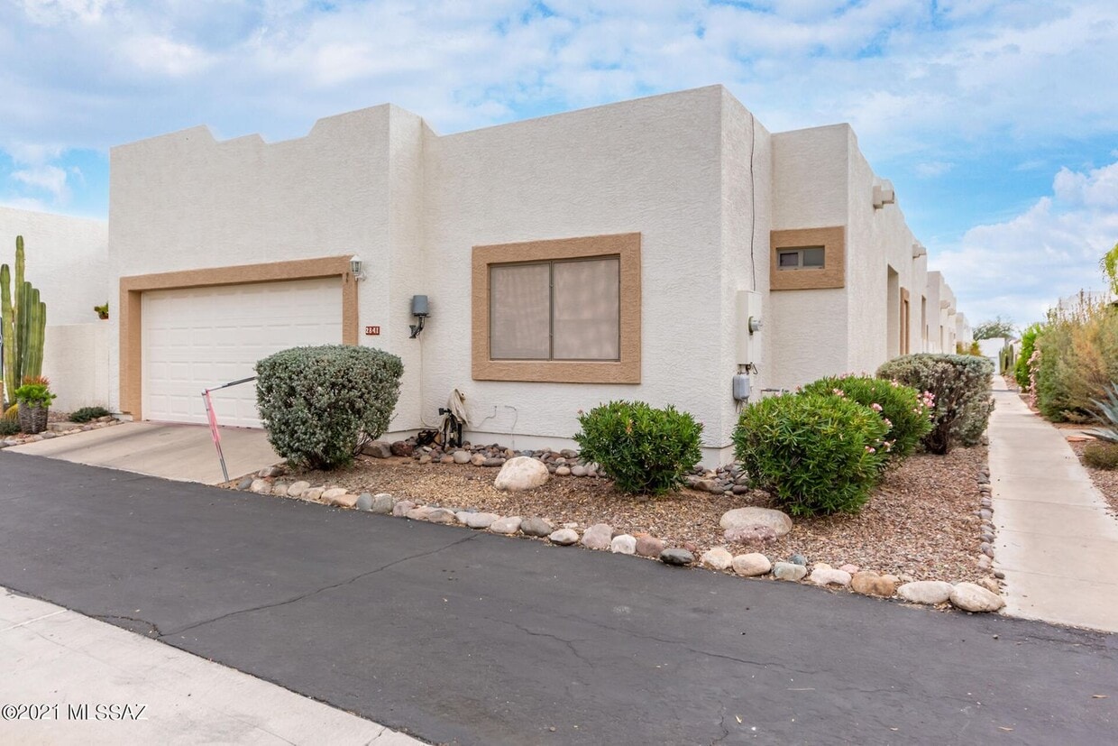 2841 S Stacy Dr, Tucson, AZ 85713 Townhouse for Rent in Tucson, AZ