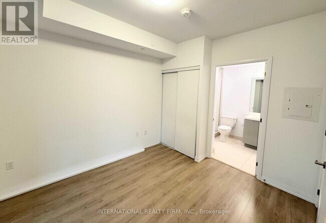 Photo du bâtiment - 50 Dunfield Ave