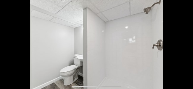 Building Photo - 459 Holly St